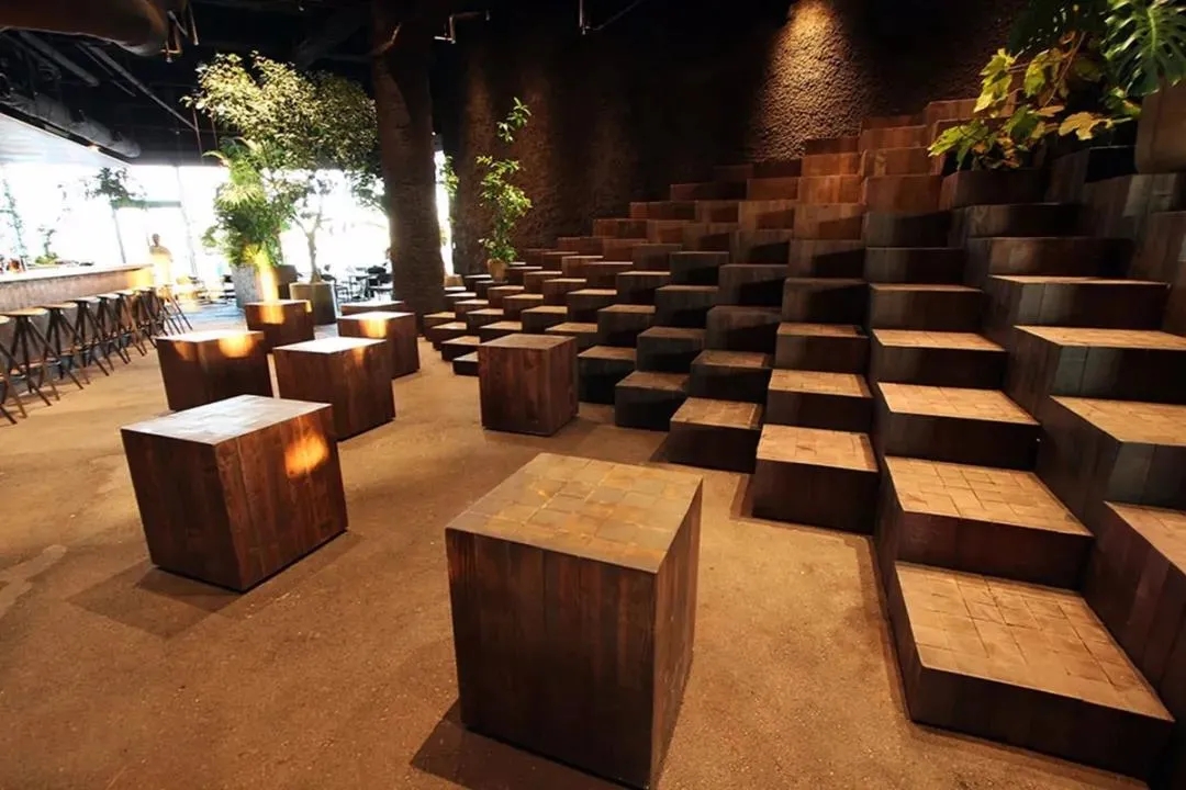 网红餐厅这个日本餐饮空间设计，带你来到热带丛林