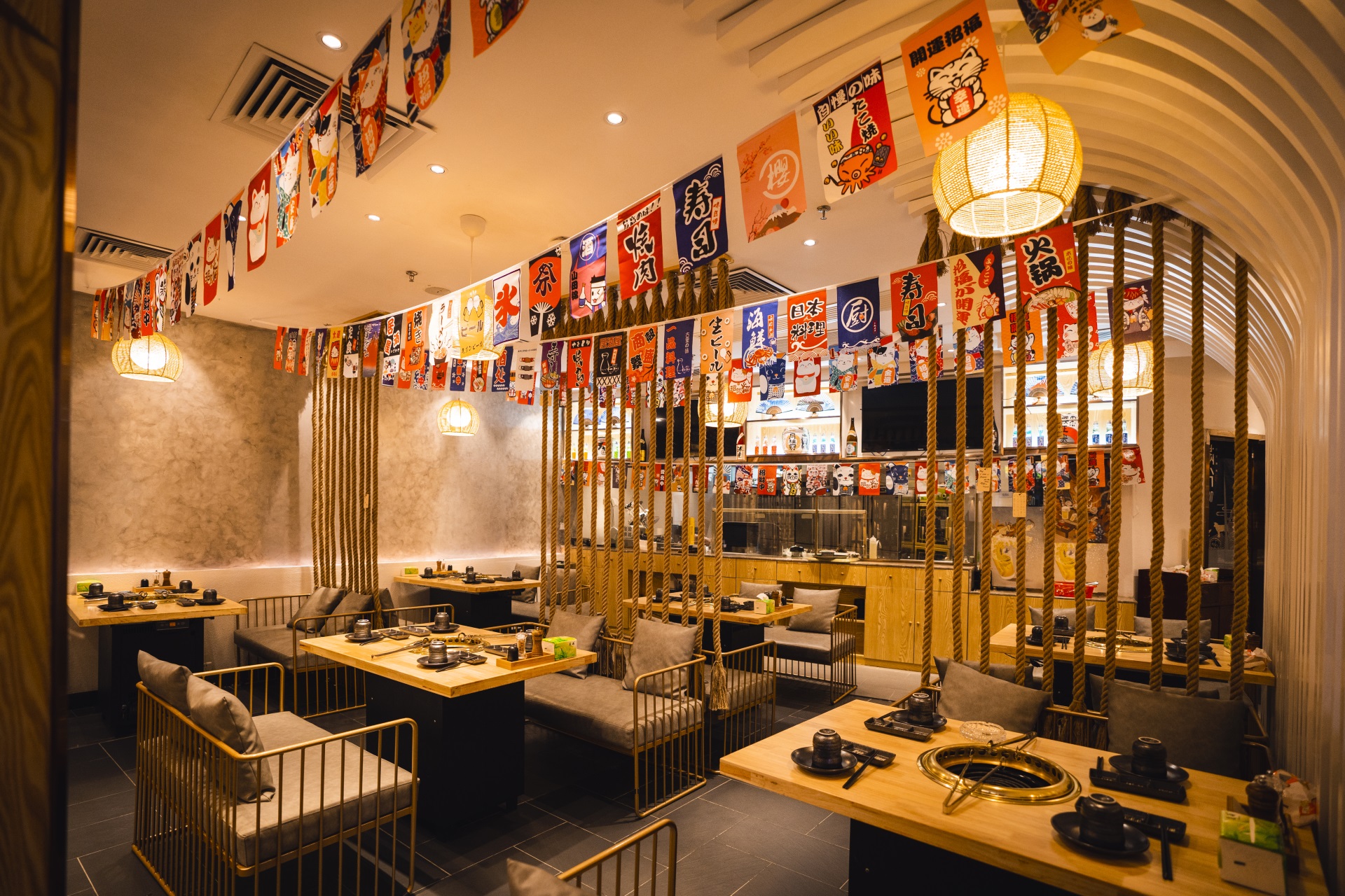 网红餐厅如何通过深圳餐饮空间设计来确定餐厅的装修风格？